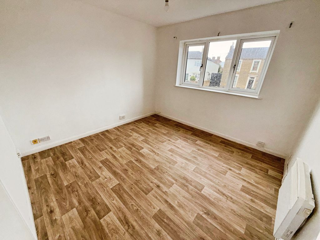 Property photo 1 of 6 Living Room