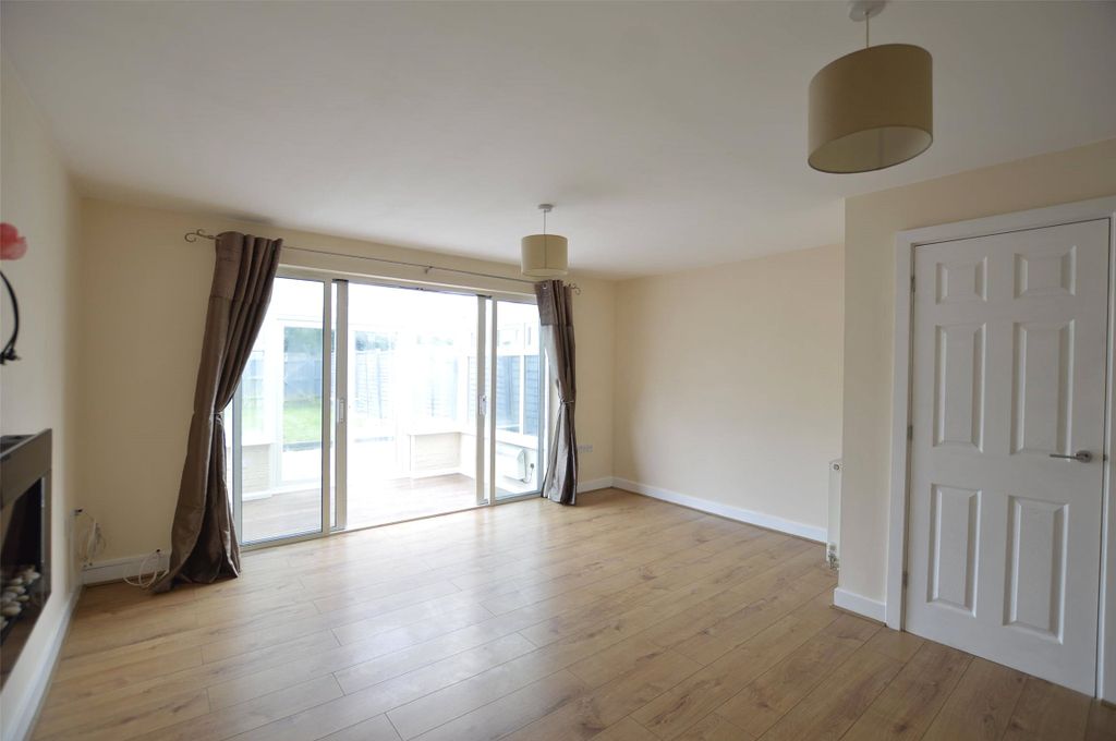 Property photo 3 of 11 Lounge/Diner