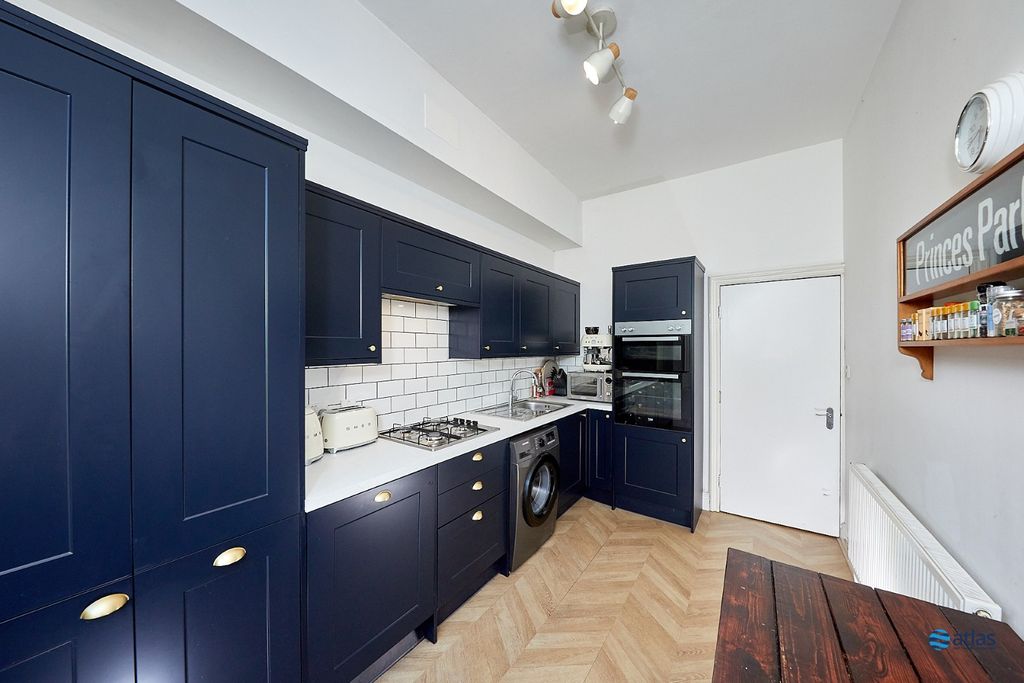 Property photo 3 of 15 Kitchen