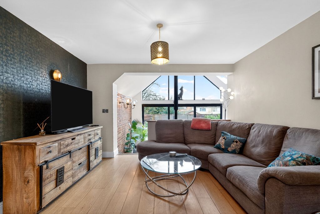 Property photo 3 of 25