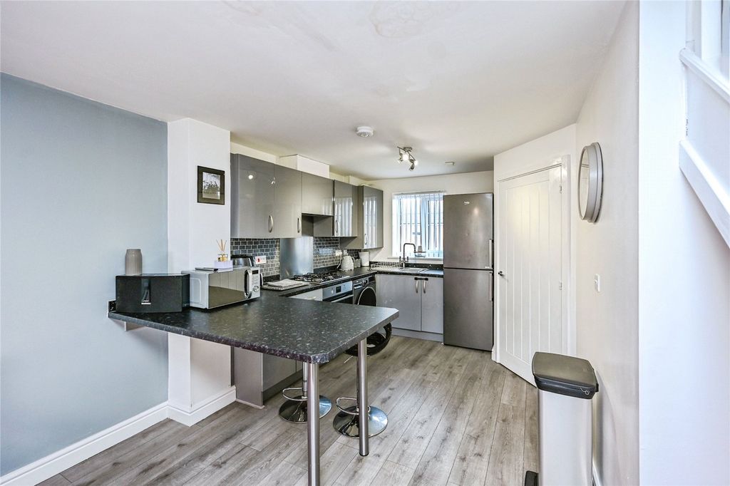 Property photo 2 of 16 Picture No. 12