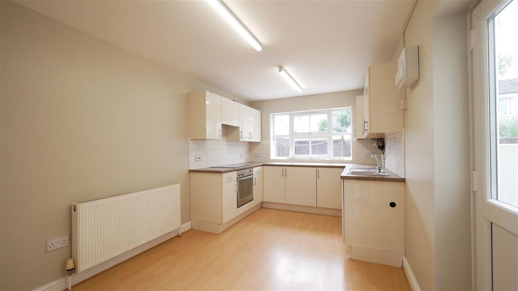 Property photo 3 of 11 Kitchen/Breakfast Room