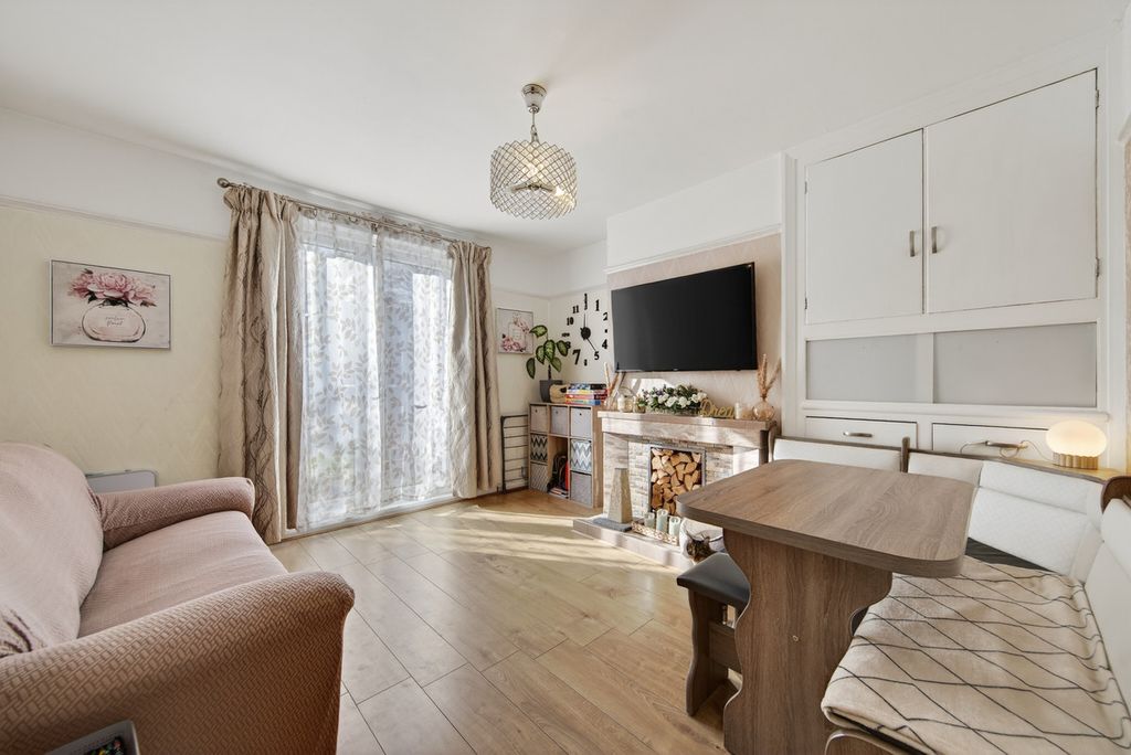 Property photo 3 of 28