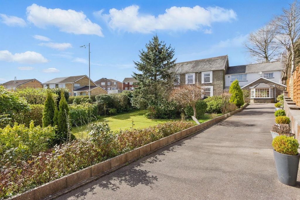 Property photo 2 of 37