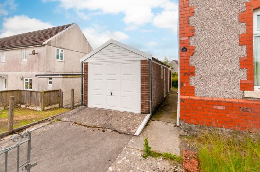 Property photo 2 of 21