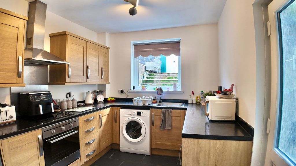 Property photo 3 of 26