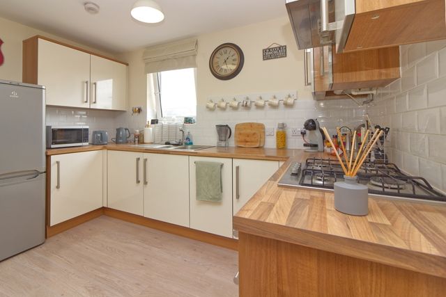 Property photo 2 of 11 Kitchen