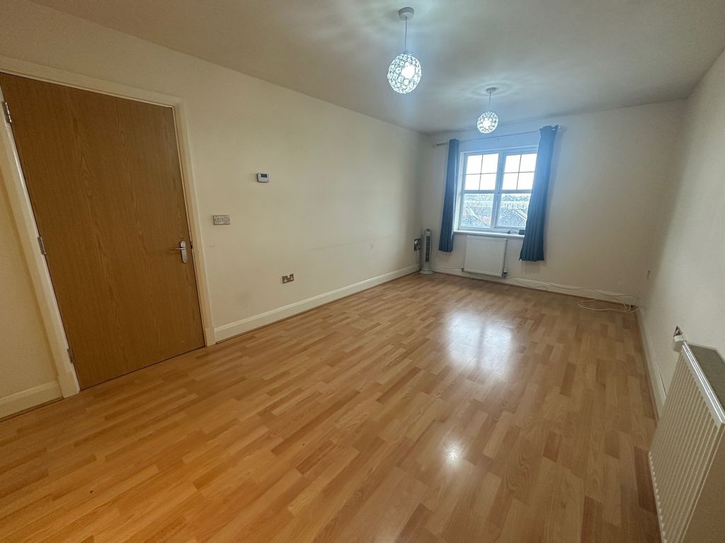 Property photo 3 of 9 2
