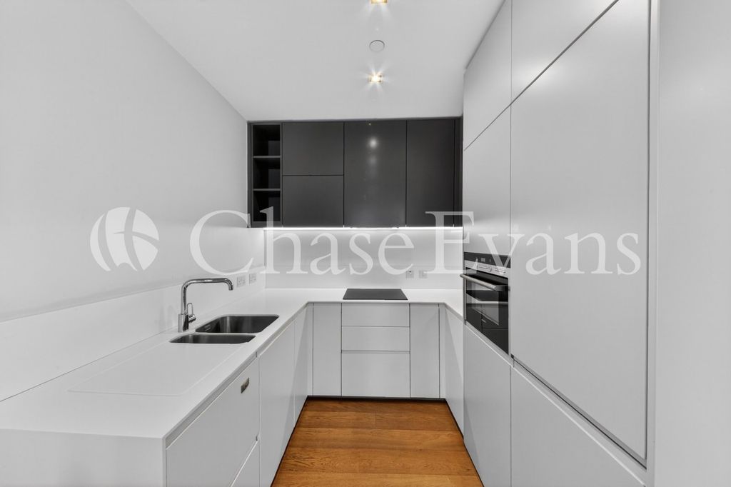 Property photo 3 of 17 Kitchen