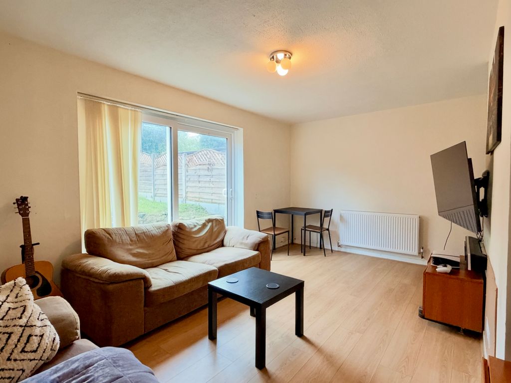 Property photo 2 of 11 Lounge