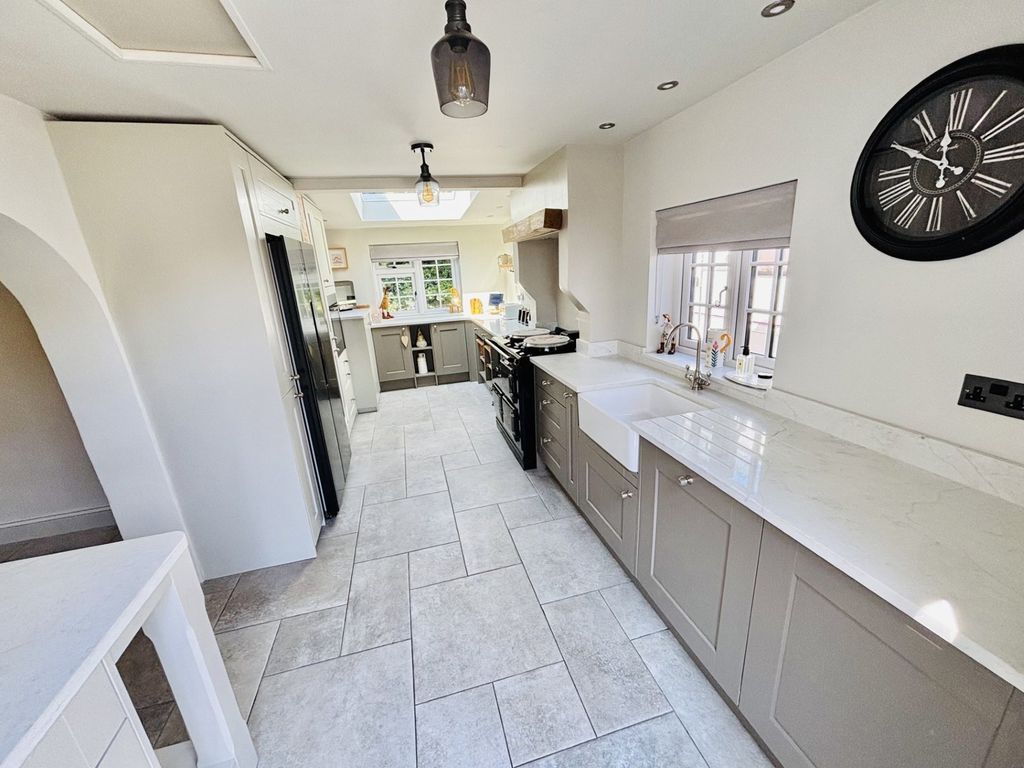Property photo 2 of 33 Kitchen