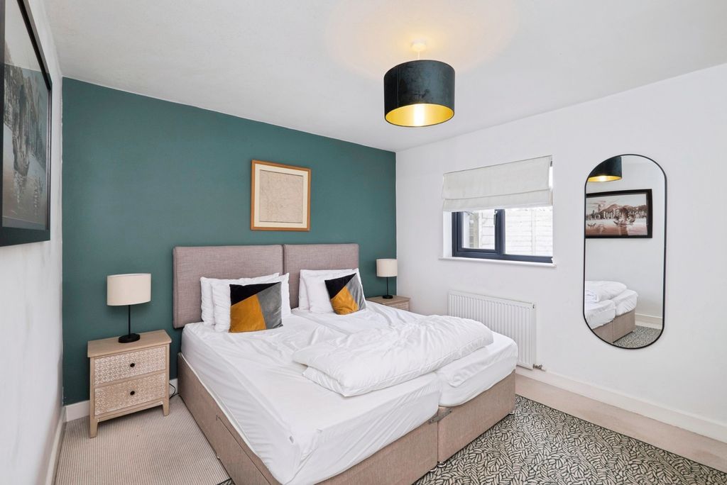 Property photo 3 of 13 Photo