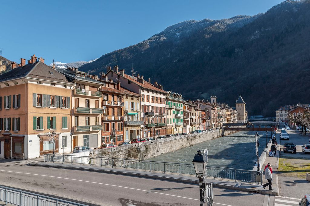 Property photo 1 of 5