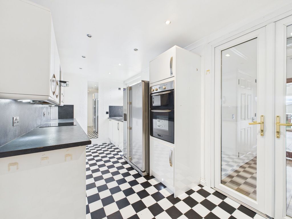 Property photo 3 of 14 Kitchen