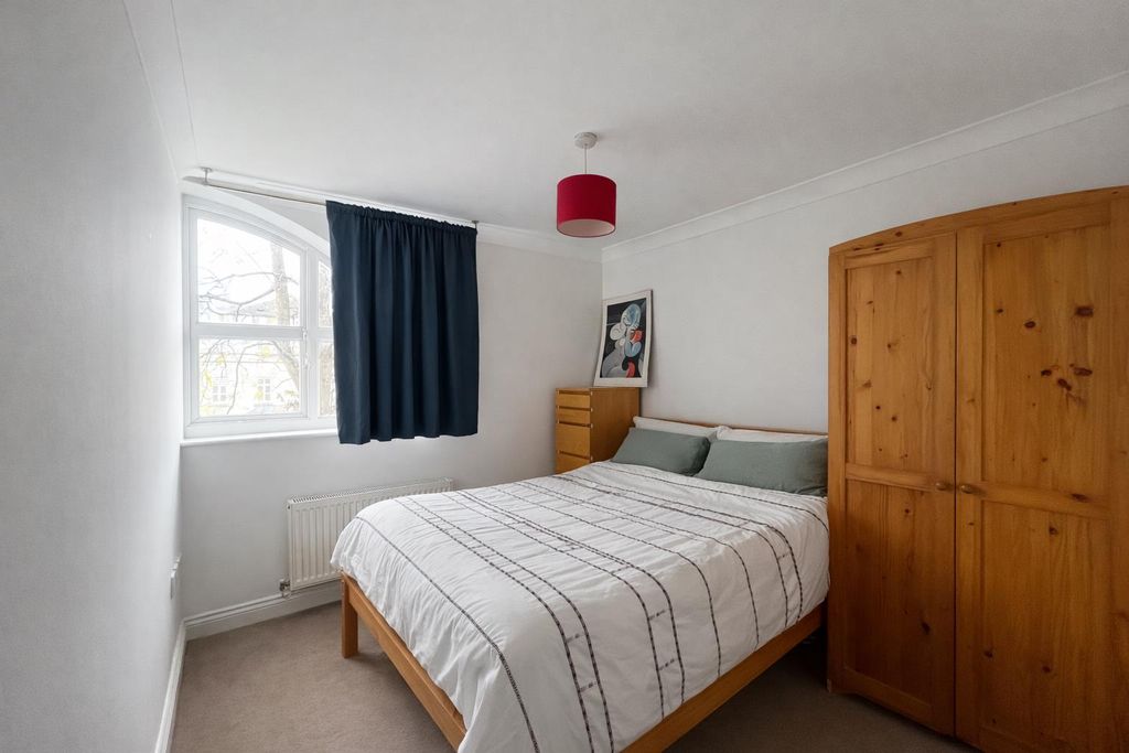 Property photo 2 of 13 Fbbd206B-519B-4ee8-A29A-B9Ede6Fcc227.Png