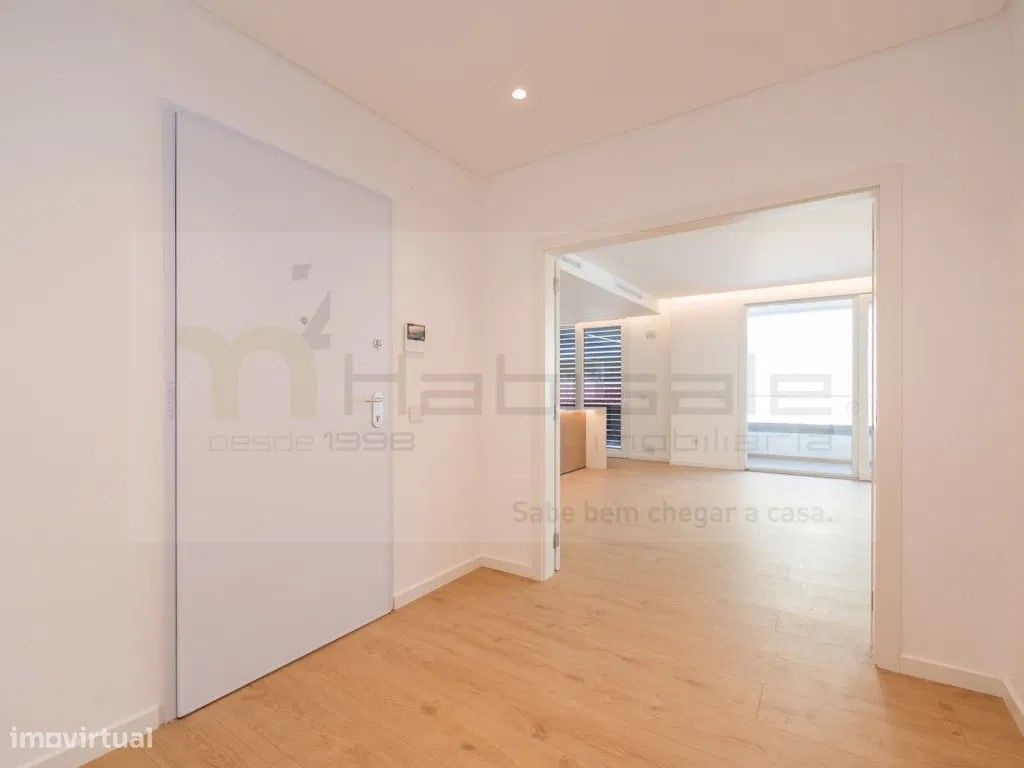 Property photo 2 of 33