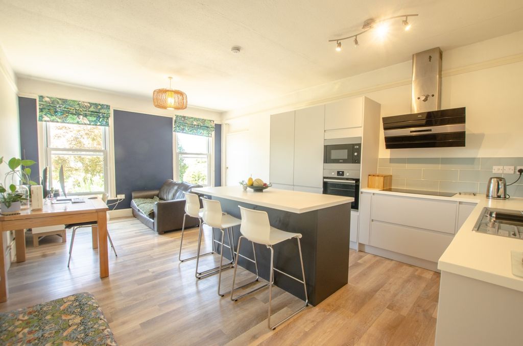 Property photo 2 of 20 24 Boxwell Park Tps Bodmin Branch 01208 74182 -35