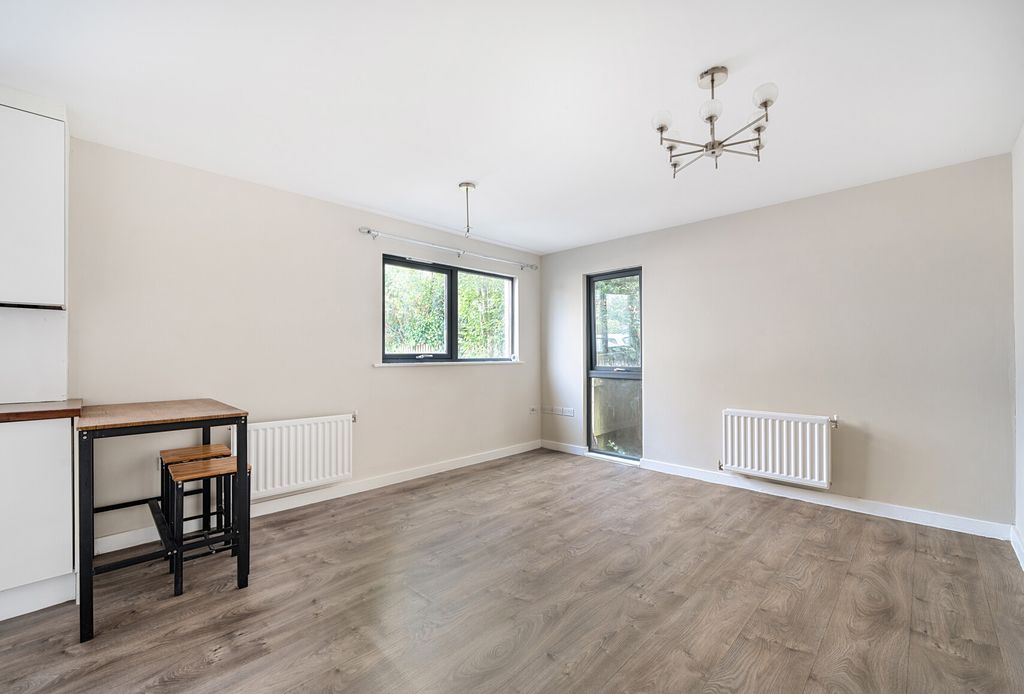 Property photo 2 of 9 1334645-3-6894c3B...