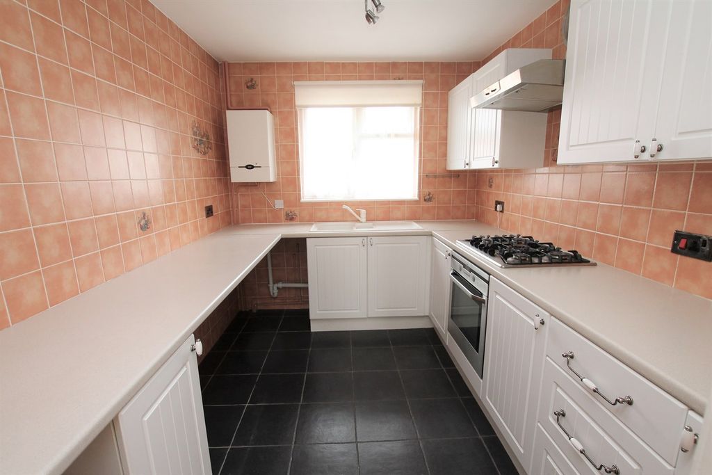 Property photo 3 of 14 Kitchen