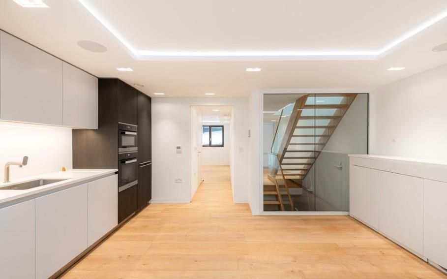 Property photo 1 of 10 28 Huntsworth Mews 1 14.08.Png