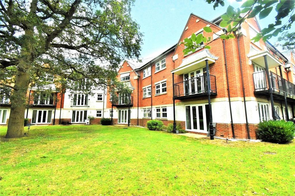 Property photo 1 of 8 Front
