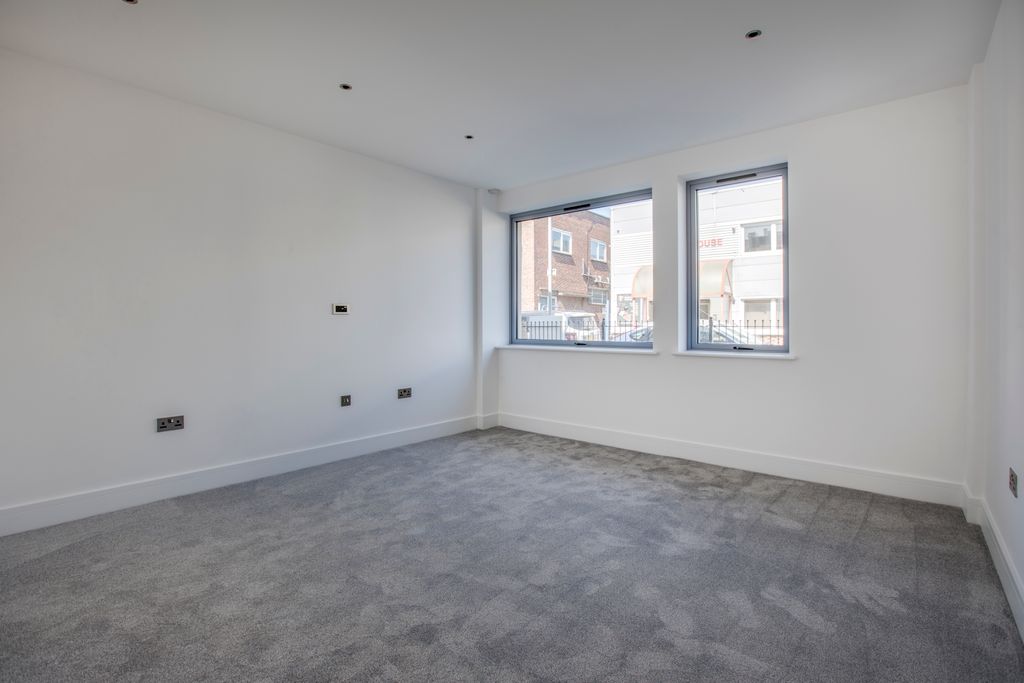 Property photo 3 of 13 Photo 02