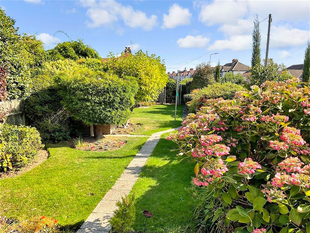 Property photo 3 of 7 Garden