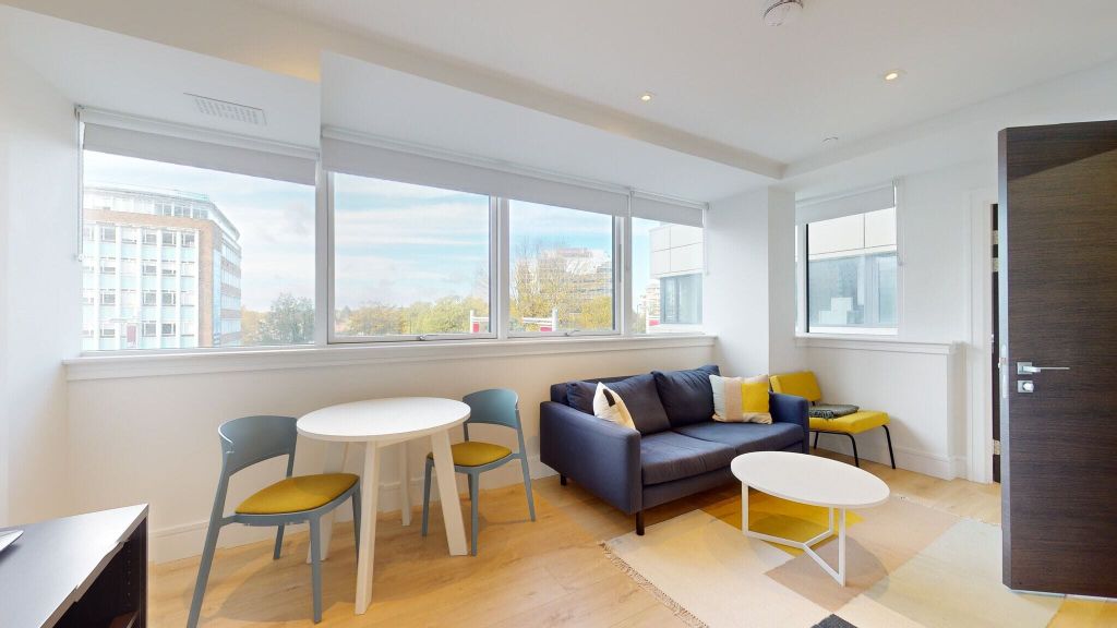 Property photo 1 of 20 Living Room