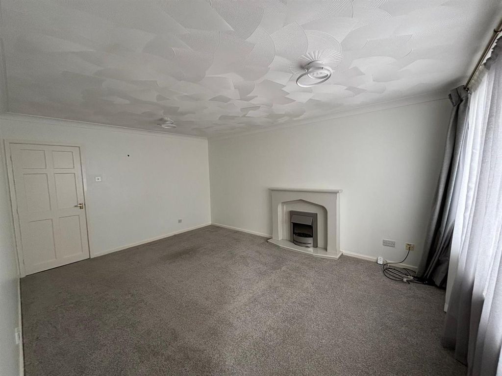 Property photo 2 of 17 Living Room