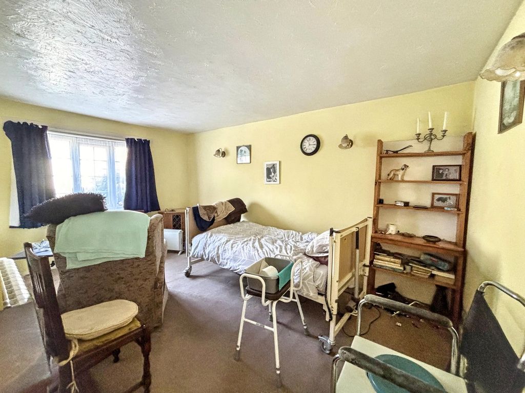 Property photo 2 of 18