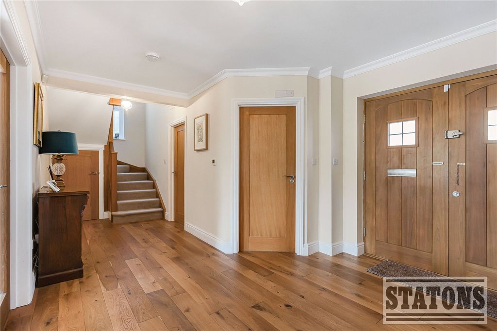 Property photo 2 of 35 Picture No. 87