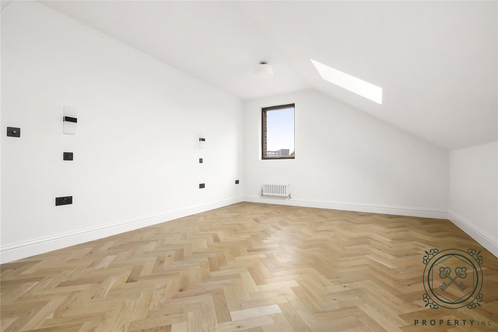 Property photo 3 of 12 Bedroom