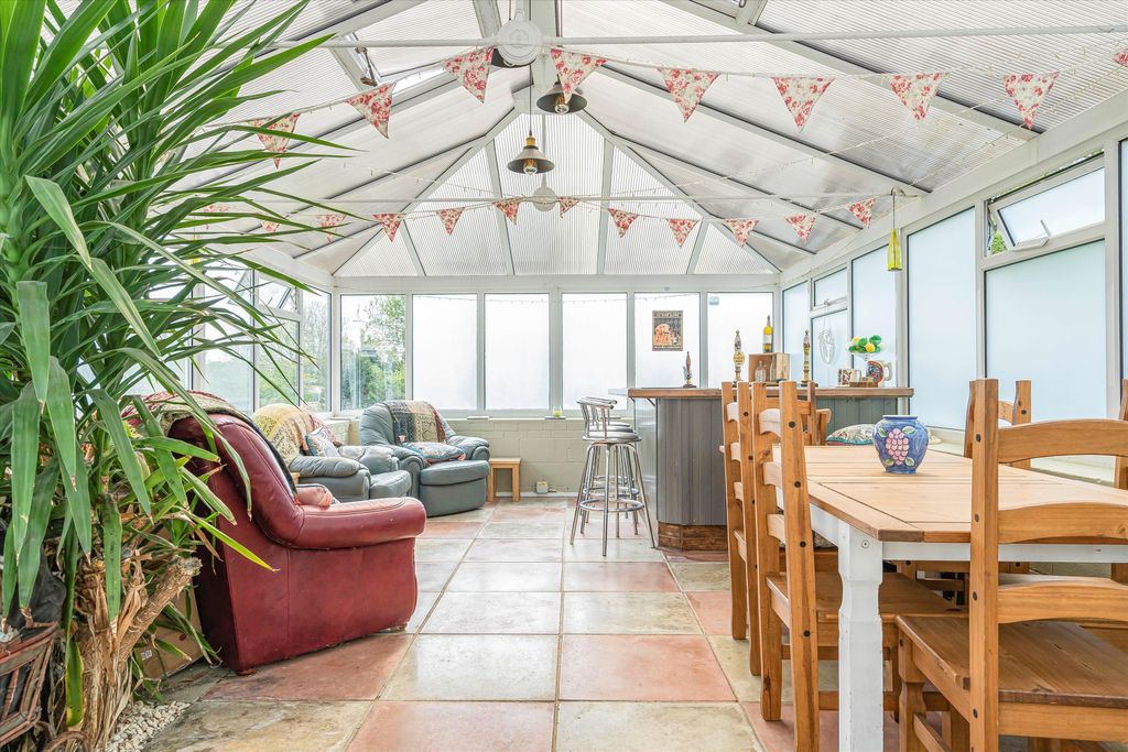 Property photo 3 of 24 Image