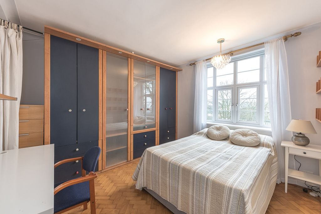 Property photo 3 of 21 Barrington Court (5)