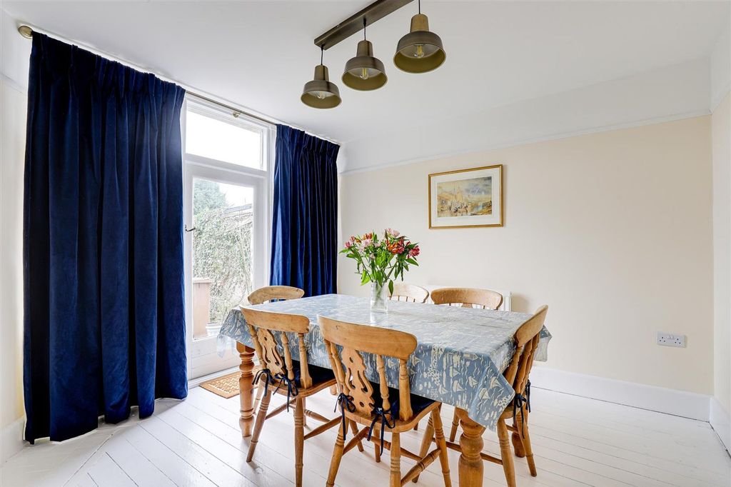 Property photo 3 of 24