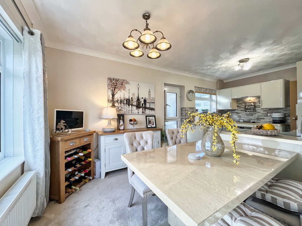 Property photo 3 of 49 Photo 9