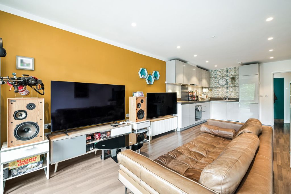 Property photo 1 of 11