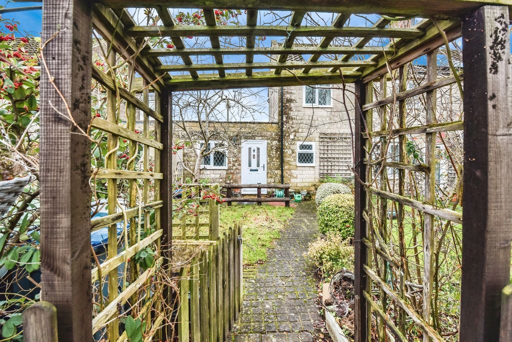 Property photo 2 of 20