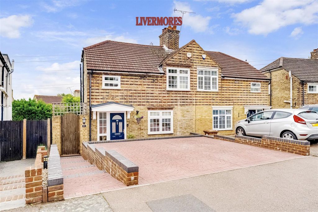 Property photo 1 of 15 External