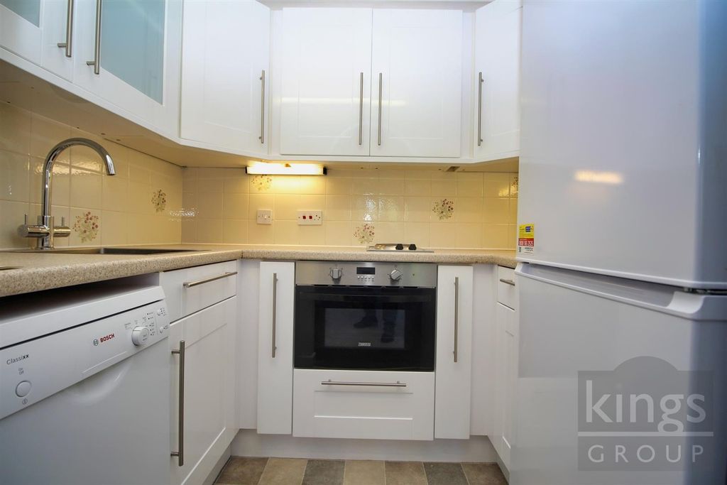 Property photo 3 of 6 Kitchen