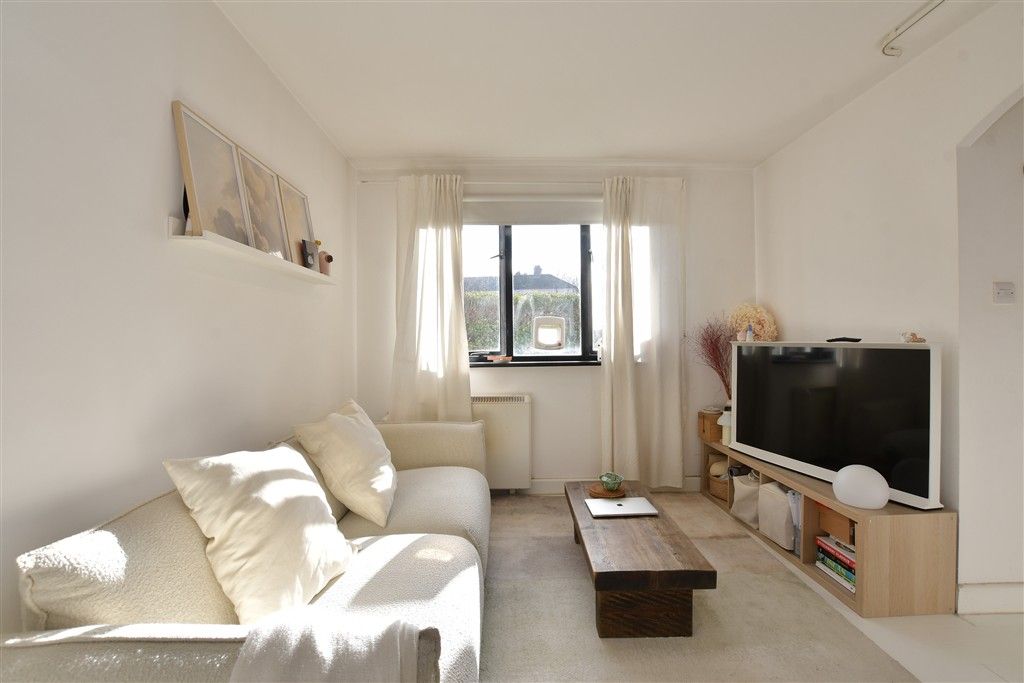 Property photo 3 of 9 Lounge/Diner