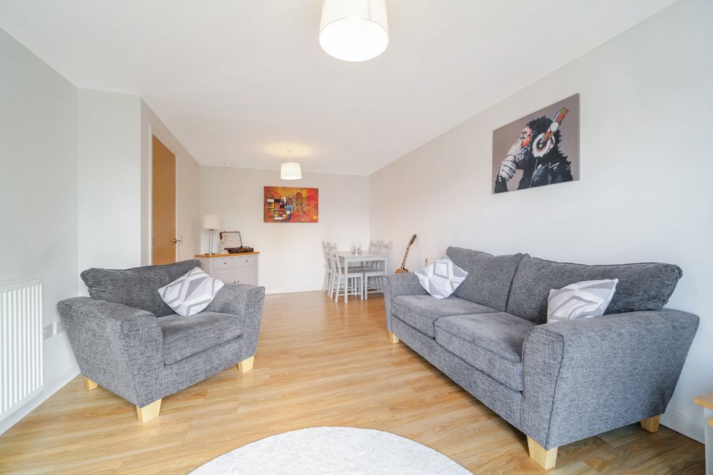 Property photo 3 of 11 Lounge