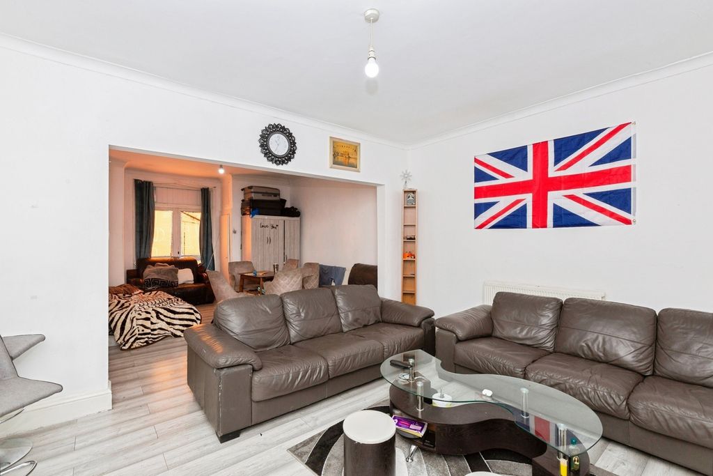 Property photo 2 of 18 Photo