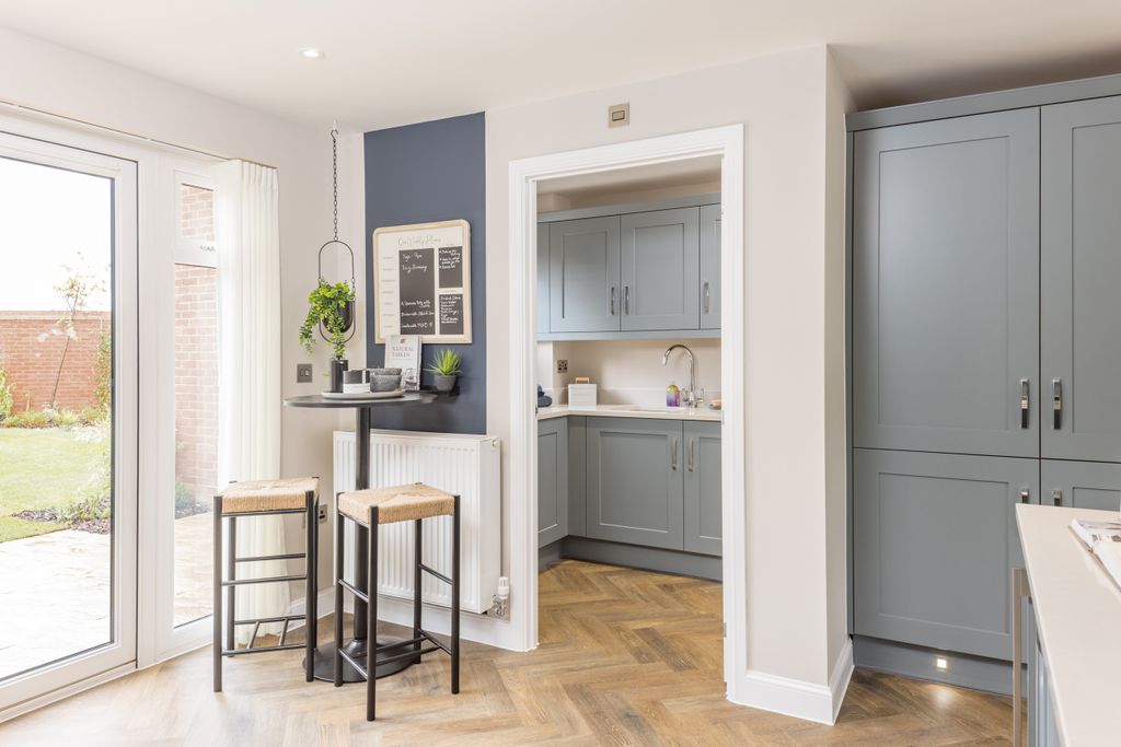 Property photo 3 of 10 Breakfast Bar In The 4 Bedroom Wychwood