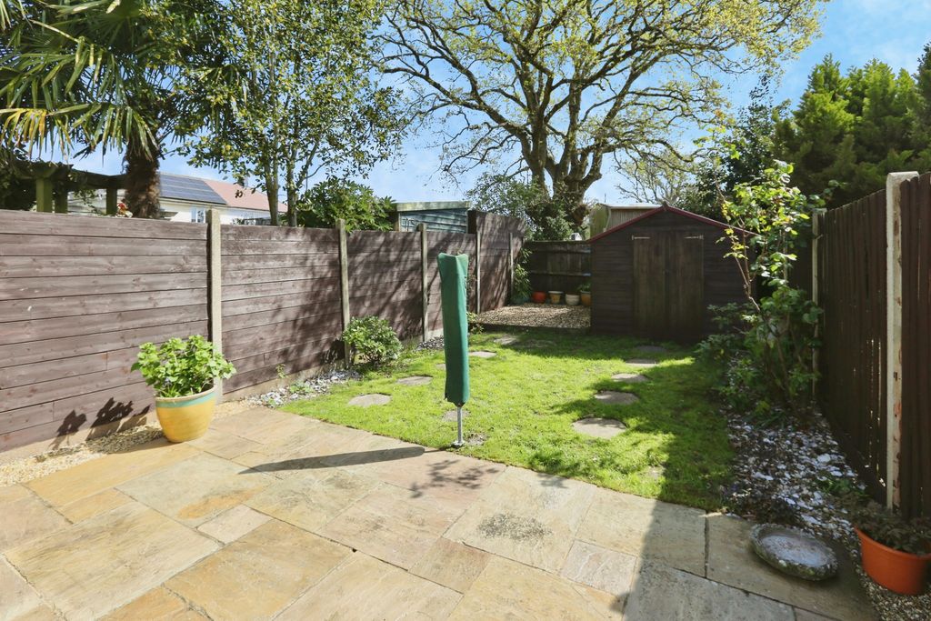 Property photo 2 of 20