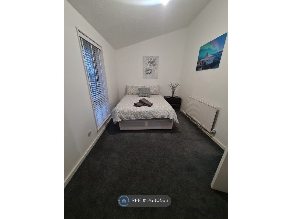 Property photo 2 of 32