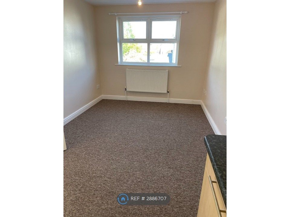 Property photo 2 of 8 Lounge  3.9m x 2.9m