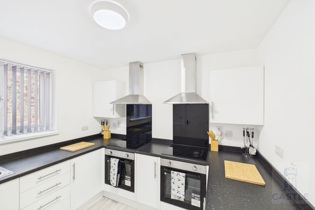 Property photo 2 of 20 Shared Kitchen