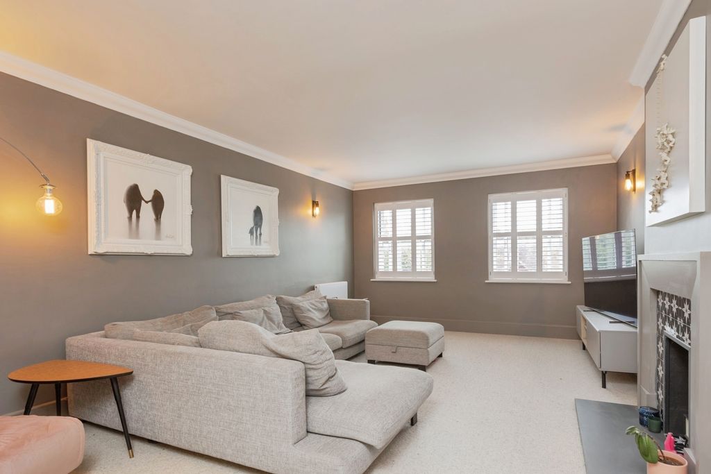 Property photo 3 of 16 Photo