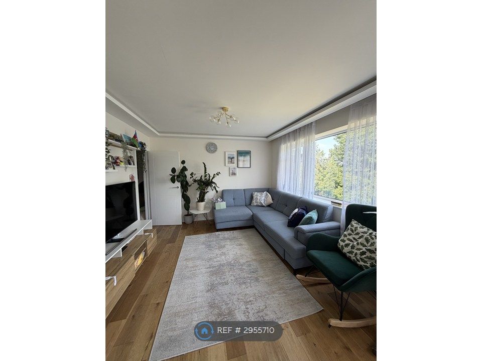 Property photo 2 of 35